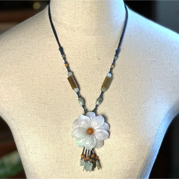 Jadeite Flower Pendant Necklace, Vintage Adjustable Cord Jewelry - Picture 8 of 10